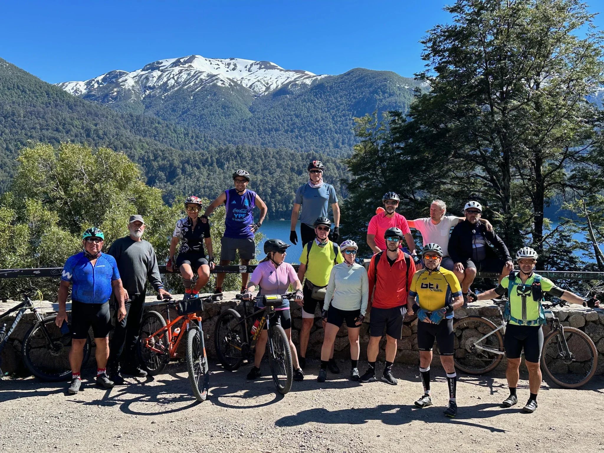 El grupo a punto de arrancar la pedaleada