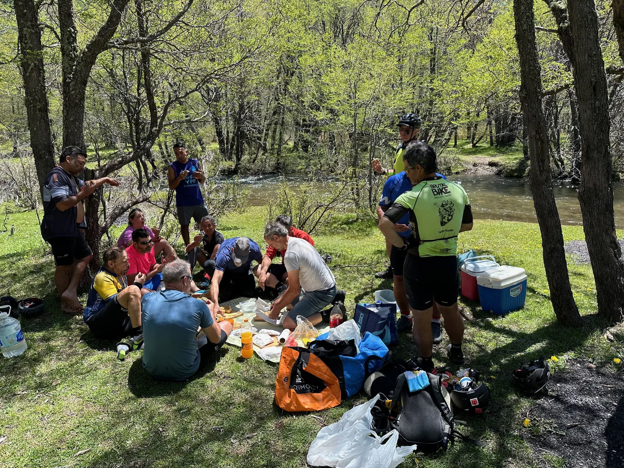 Almuerzo en el arroyo Culebra