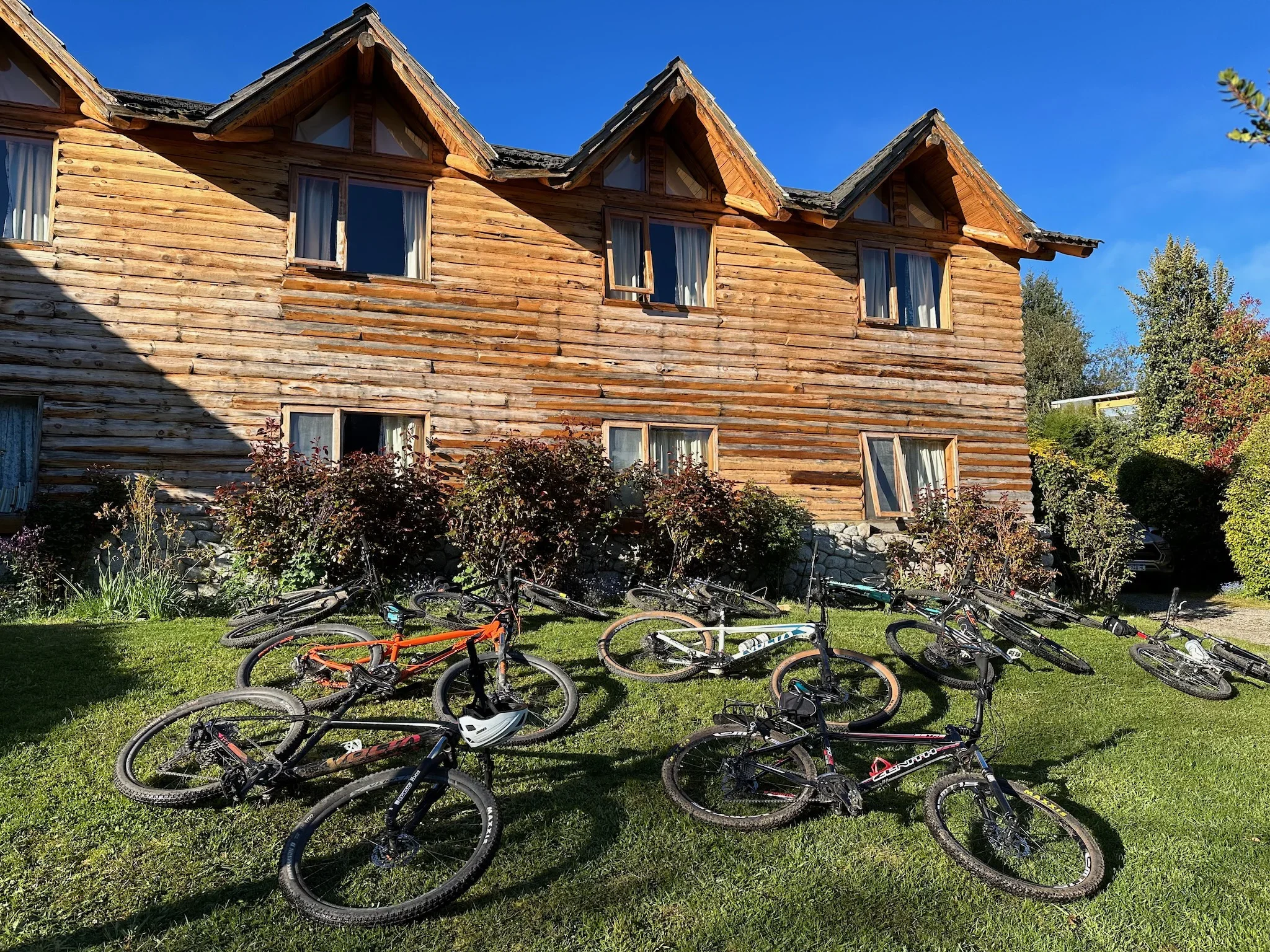 Preparando las bicis para ir a Villa Traful