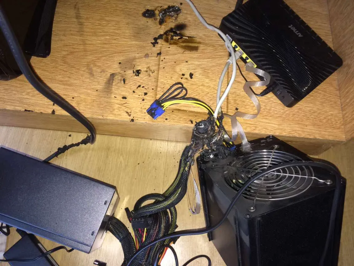 El ASICMiner Block Erupter Cube de 38GH/s que casi me incendia la oficina.