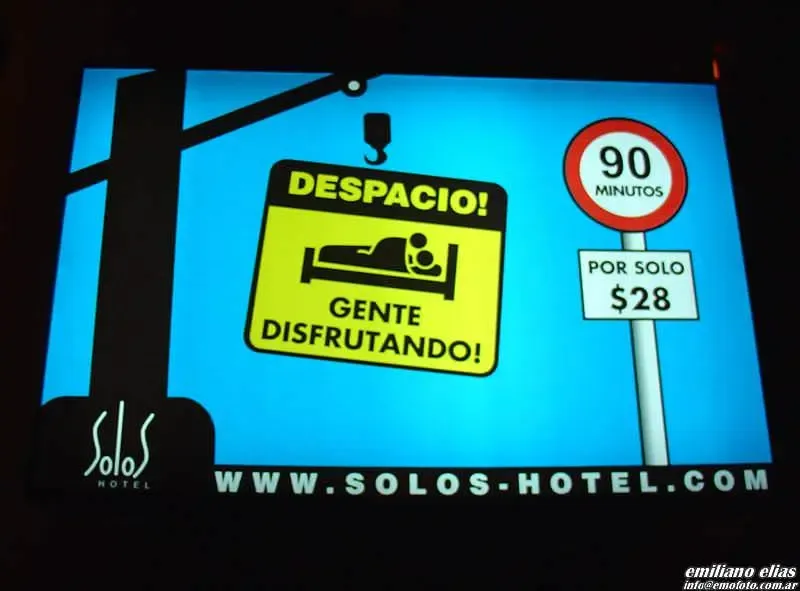 Fotos y vida de un cartel muy particular