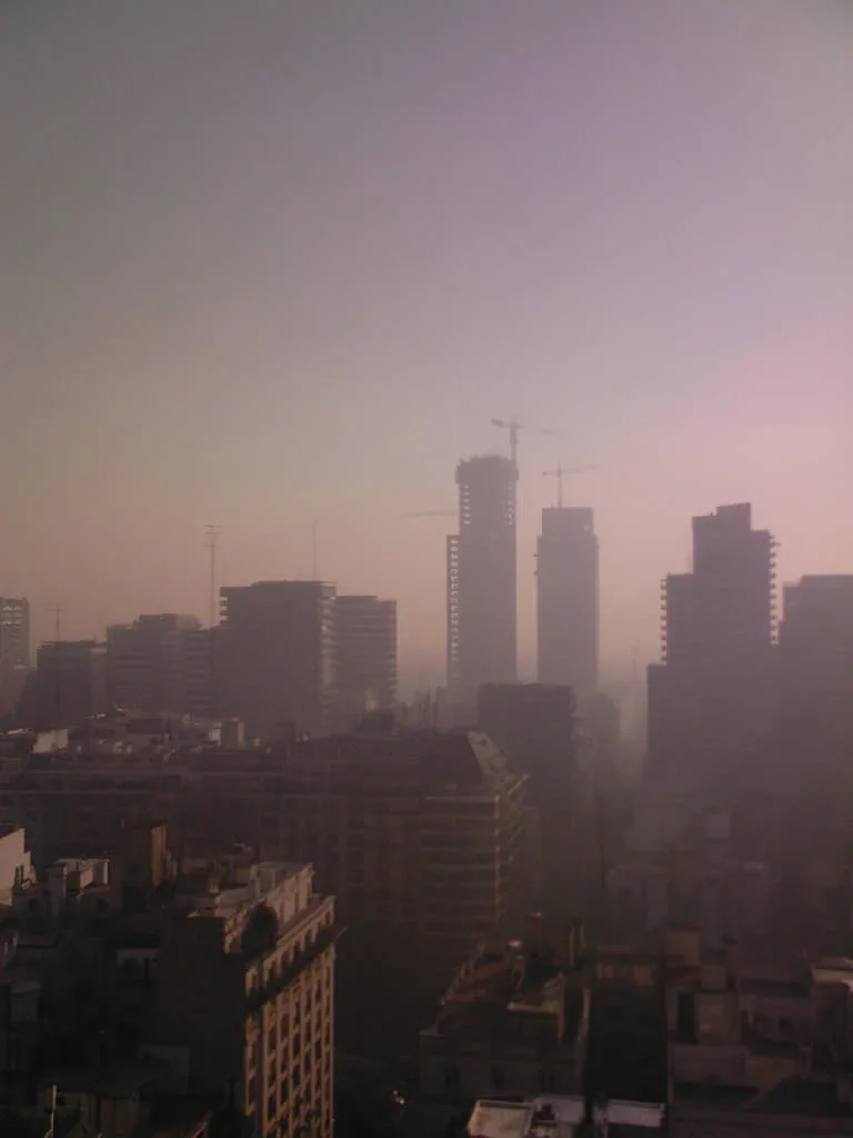 Esquina de Las Heras y Junin con humo