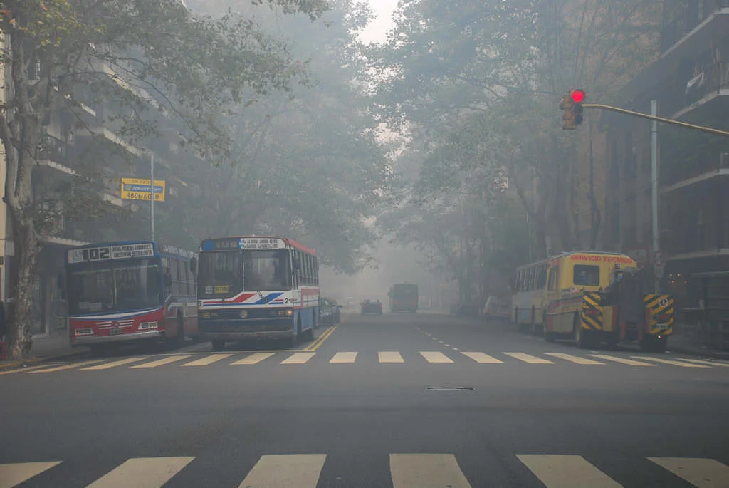 Av Las Heras llena de humo