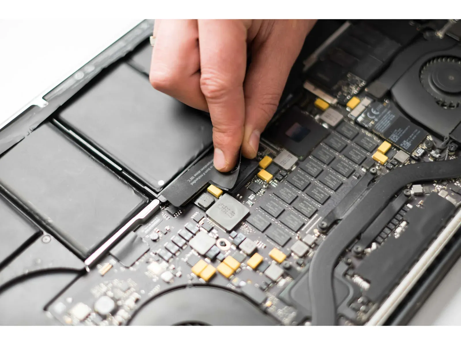 iFixit desarma la nueva MacBook Pro Retina Display