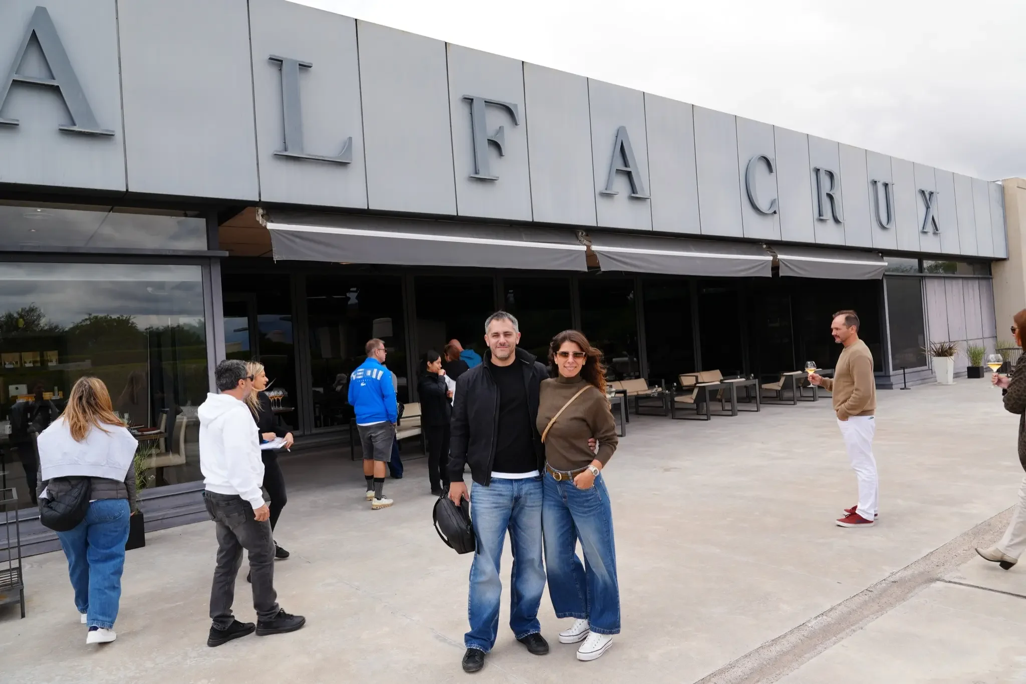 Degustación antes de la recorrida en Alfa Crux