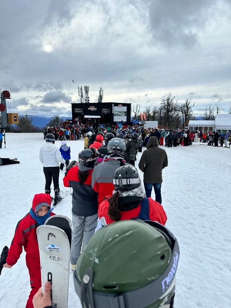 Fila para bajar del Cerro
