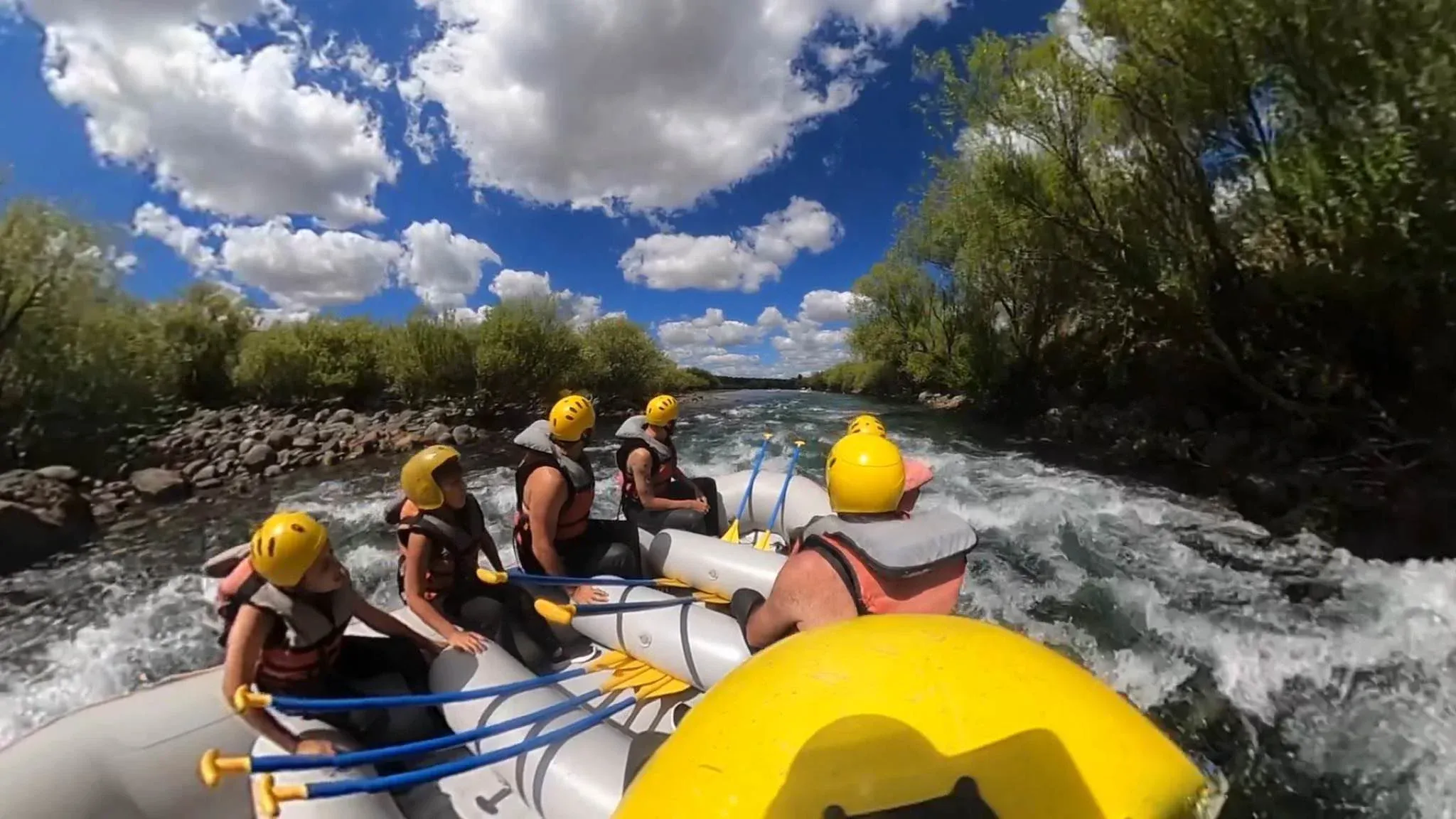 Vacaciones en el Sur – Rafting en el río Chimehuin